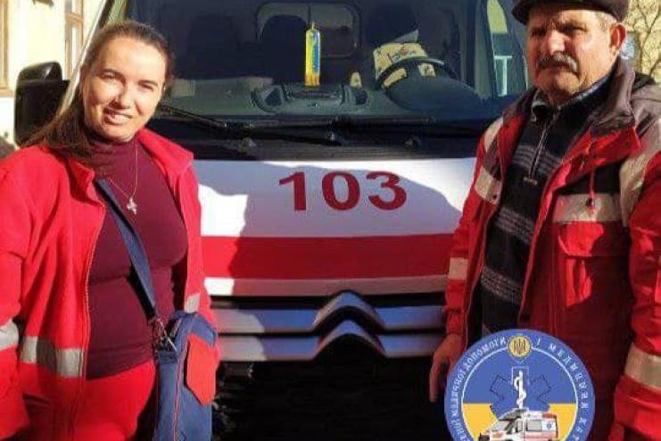 Навіть не в кареті швидкої: на Одещині медики прийняли передчасні пологи у жінки вдома